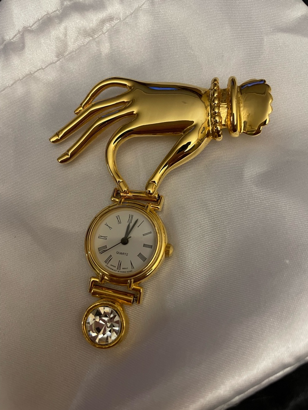 Ladies vintage quart gold tone watch brooch pin